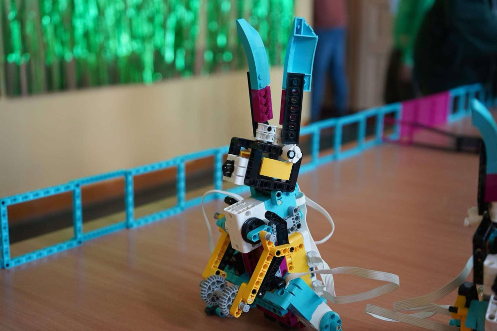 Roboty i Zwierzęta: Interaktywna Edukacja