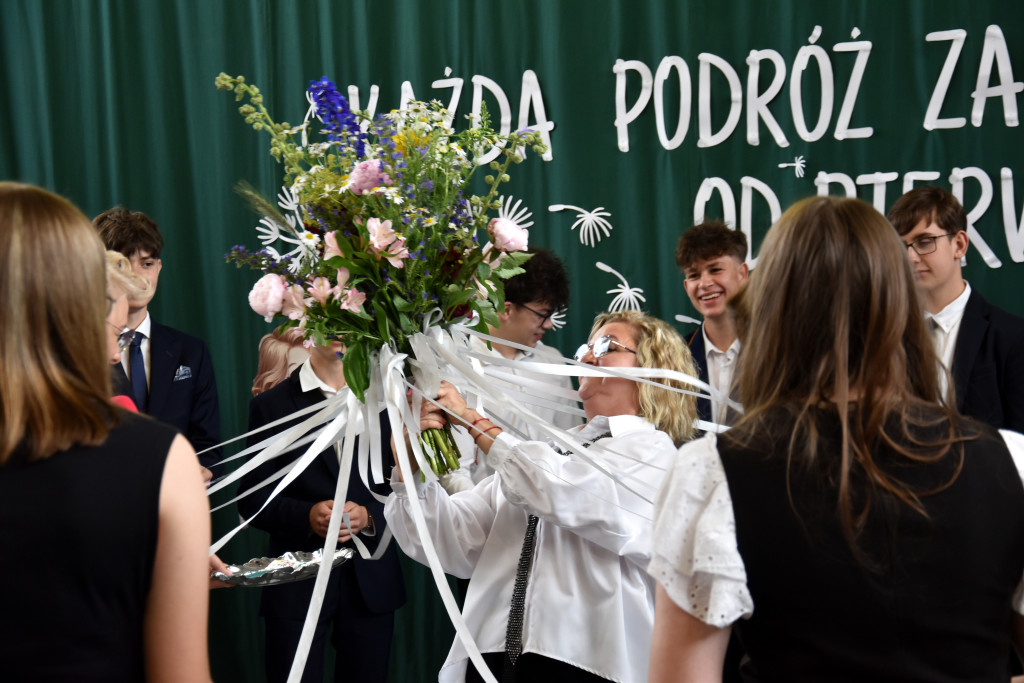 SP w Strzelcach: Koniec nauki ósmoklasistów