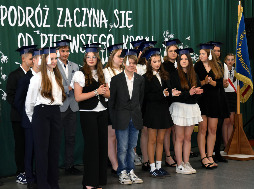 SP w Strzelcach: Koniec nauki ósmoklasistów