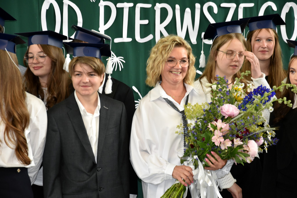 SP w Strzelcach: Koniec nauki ósmoklasistów
