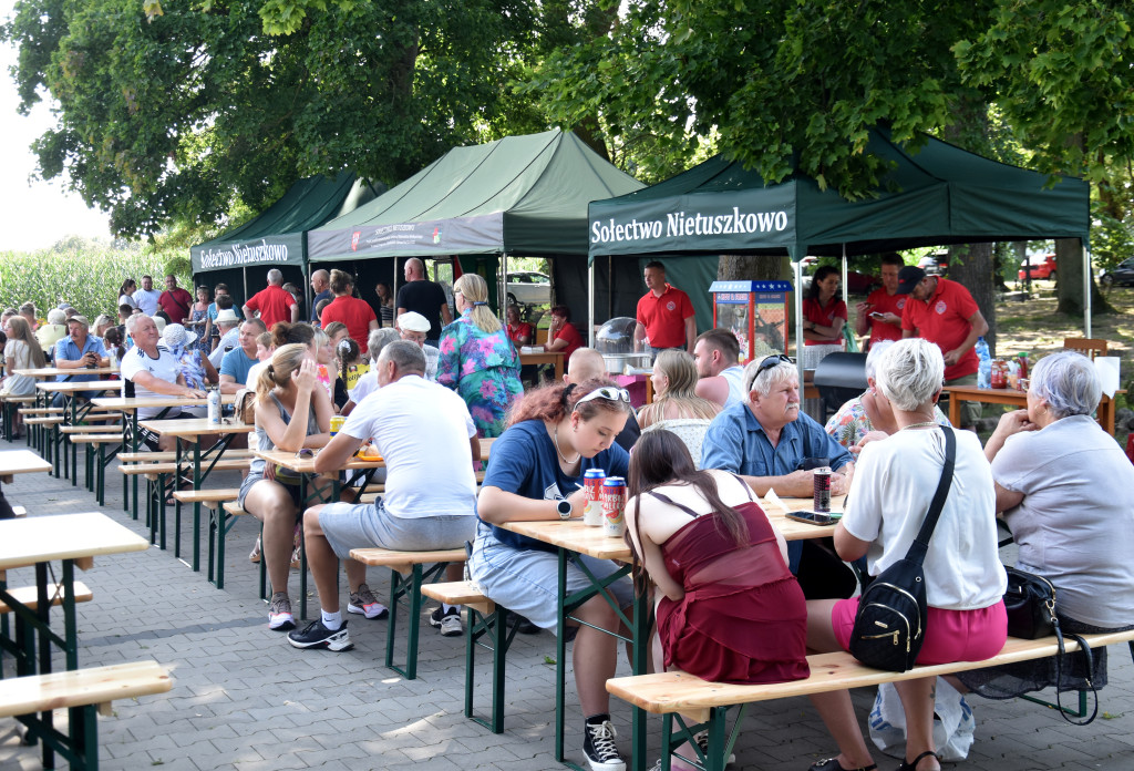 Festyn parafialny w Nietuszkowie