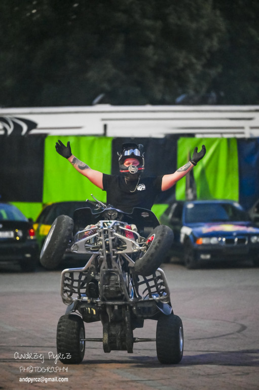 Monster Truck Show w Pile