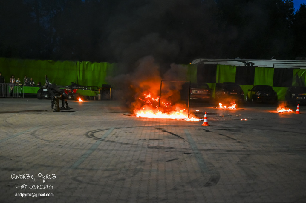 Monster Truck Show w Pile