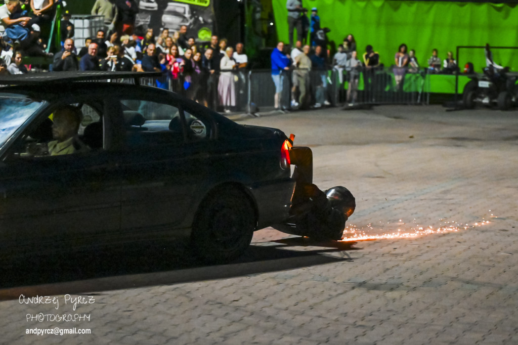 Monster Truck Show w Pile