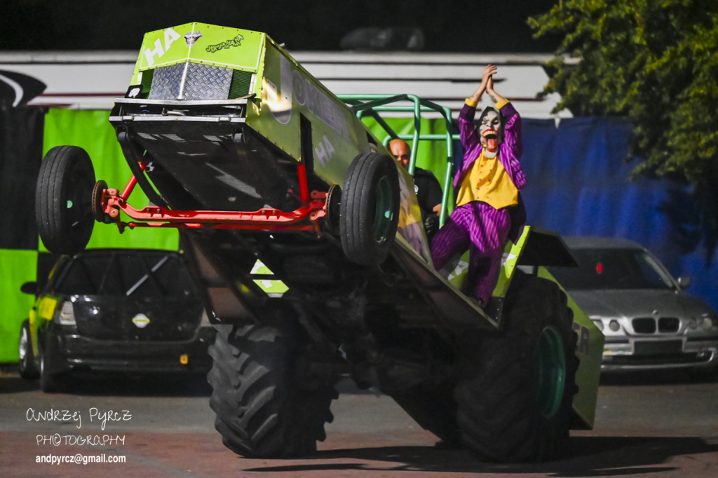 Monster Truck Show w Pile