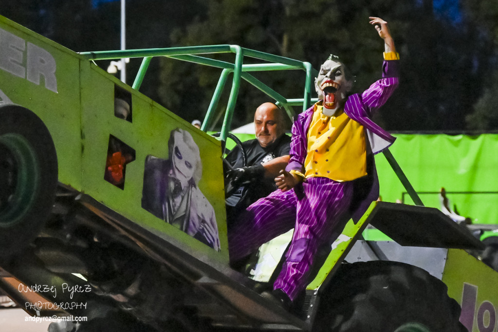Monster Truck Show w Pile