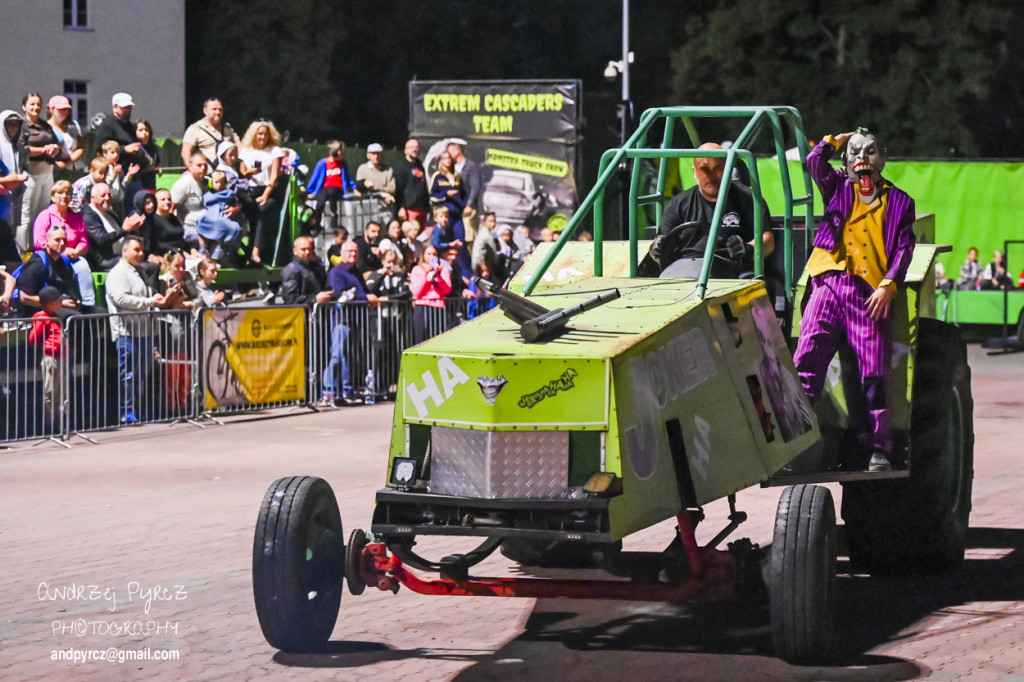 Monster Truck Show w Pile
