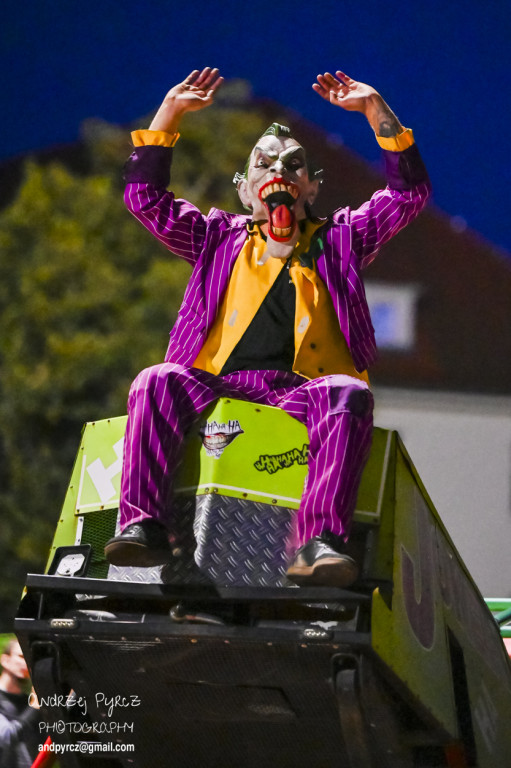 Monster Truck Show w Pile