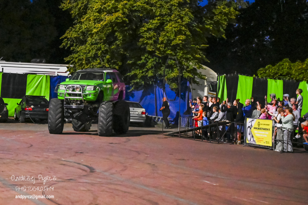 Monster Truck Show w Pile