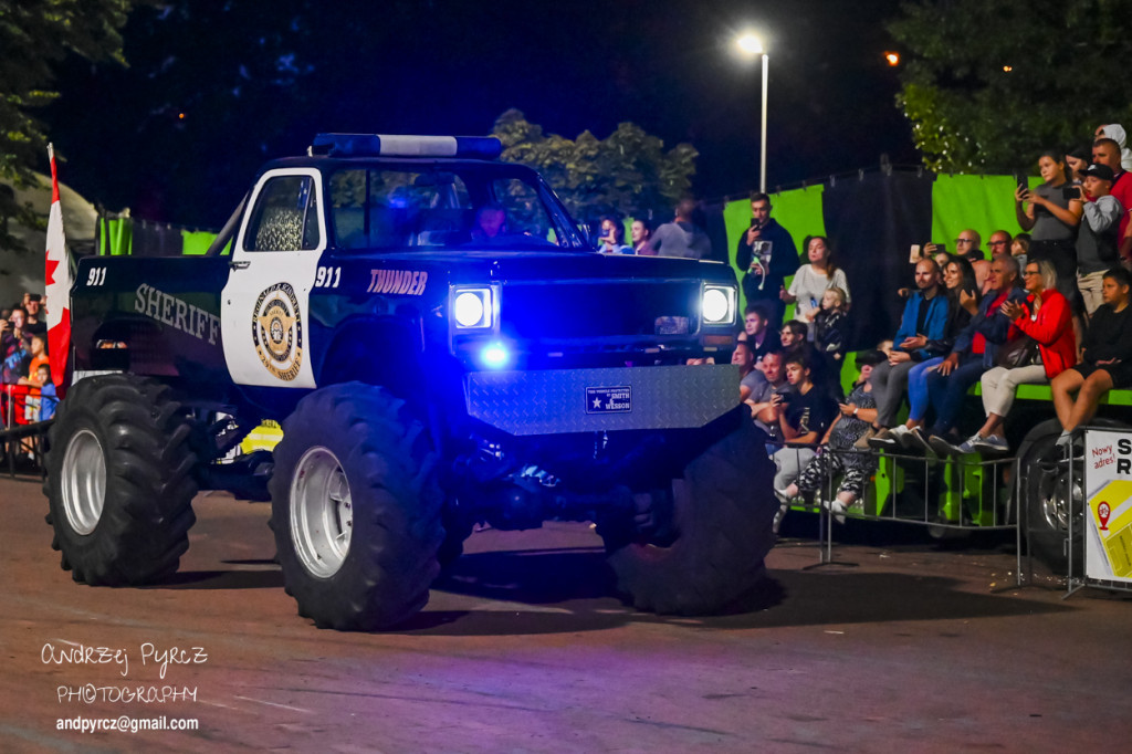 Monster Truck Show w Pile