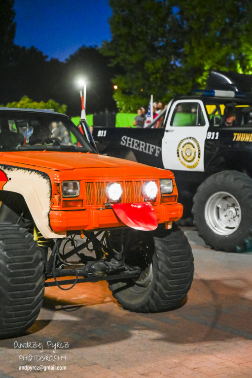 Monster Truck Show w Pile