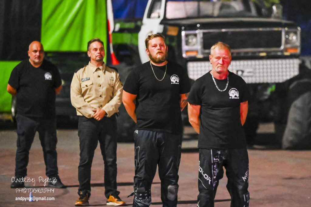 Monster Truck Show w Pile