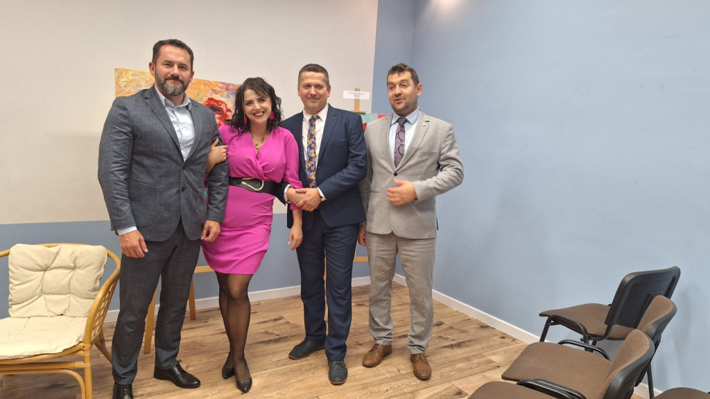 Wernisaż prac Anety Plewy w GCK w Łobżenicy