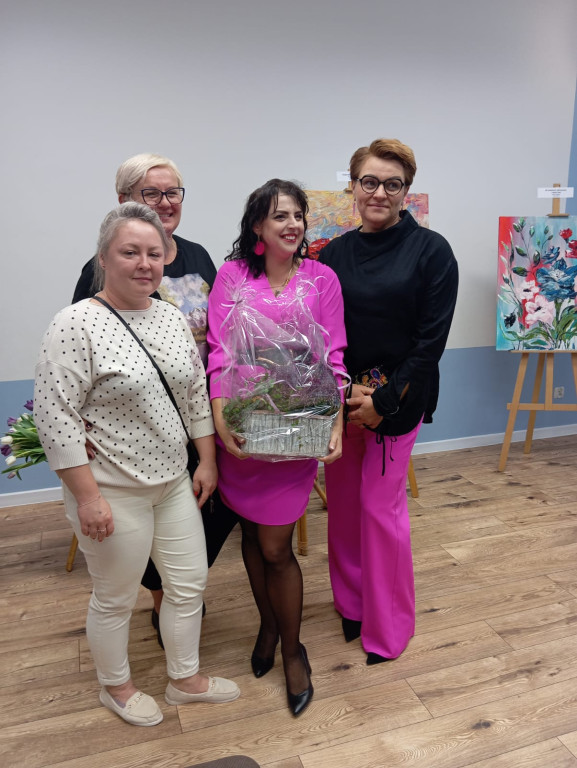 Wernisaż prac Anety Plewy w GCK w Łobżenicy