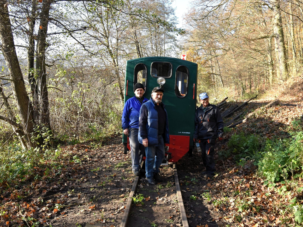 Roboty na szlaku wąskotorówki