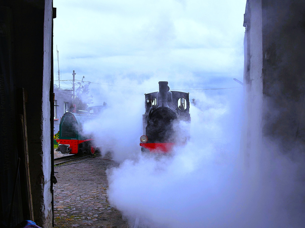 Roboty na szlaku wąskotorówki