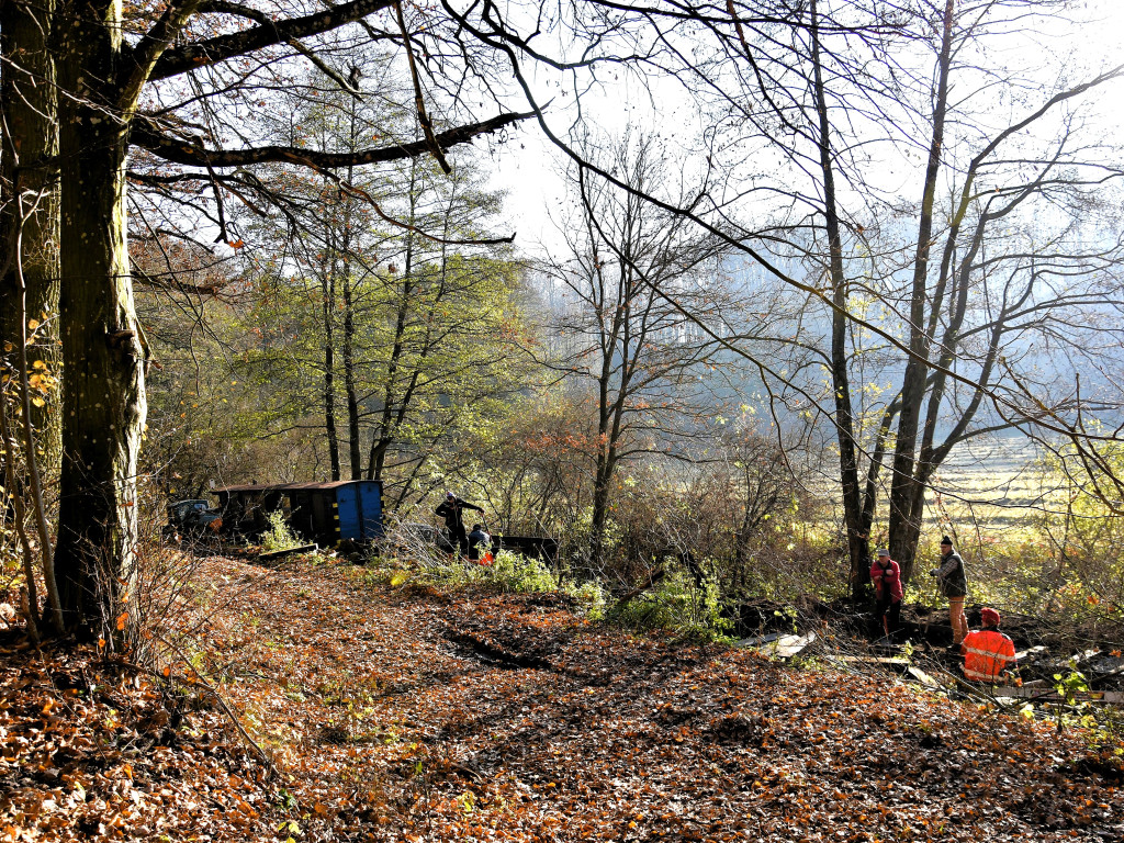 Roboty na szlaku wąskotorówki