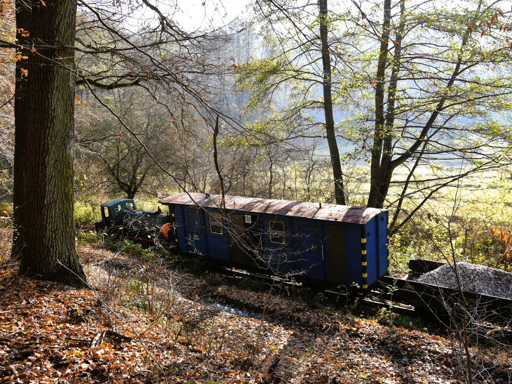 Roboty na szlaku wąskotorówki