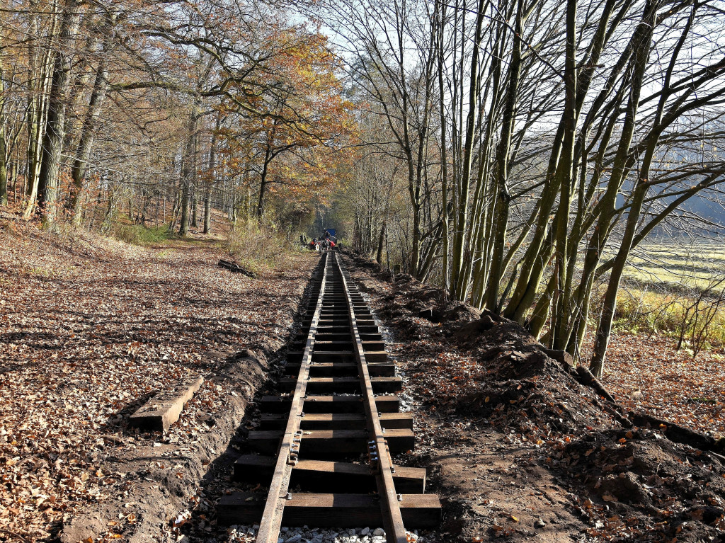 Roboty na szlaku wąskotorówki