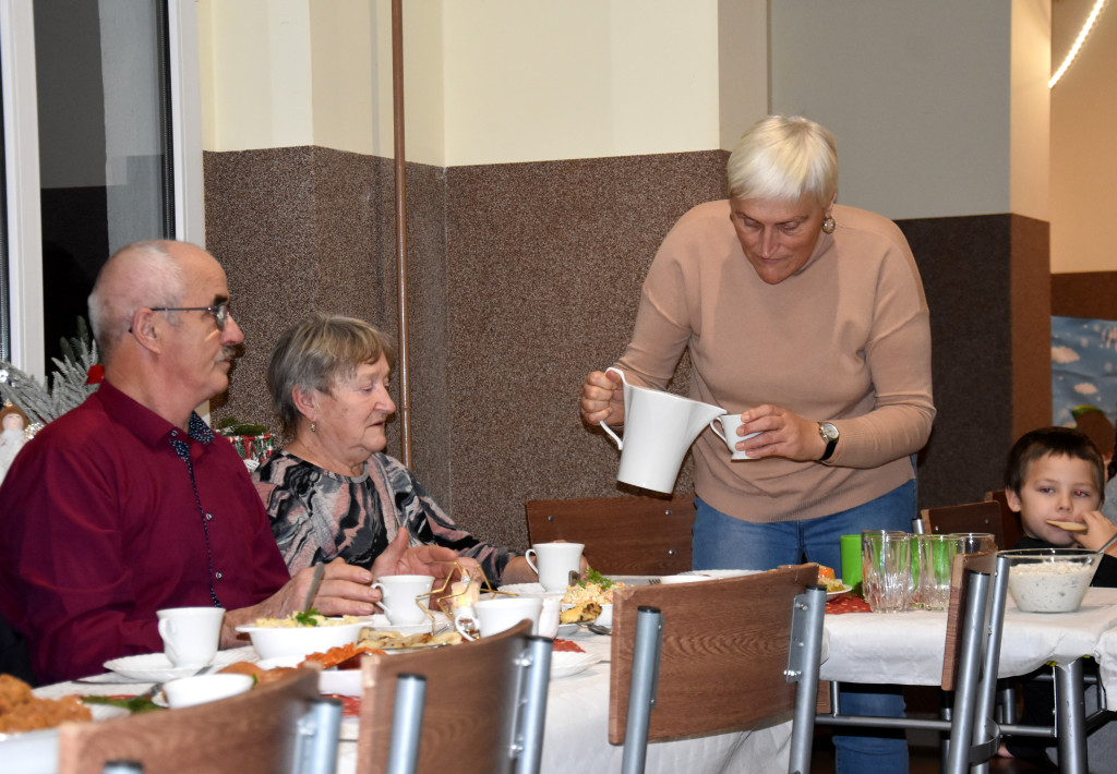 Wigilia sąsiedzka Stowarzyszenia Motyl w Podaninie