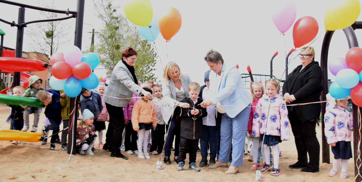 Oddanie placu zabaw w Zacharzynie