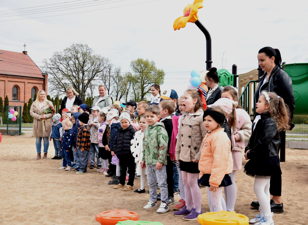 Oddanie placu zabaw w Zacharzynie