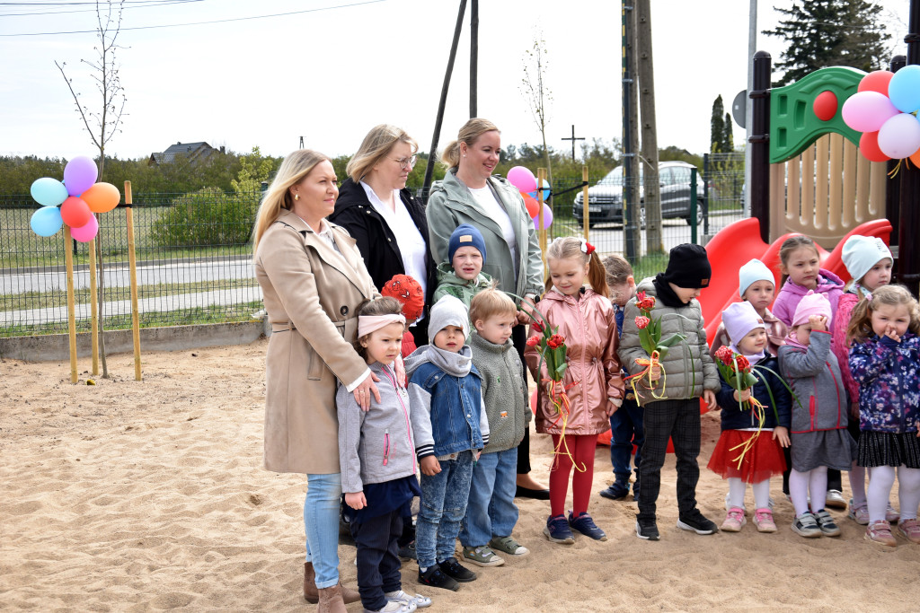 Oddanie placu zabaw w Zacharzynie