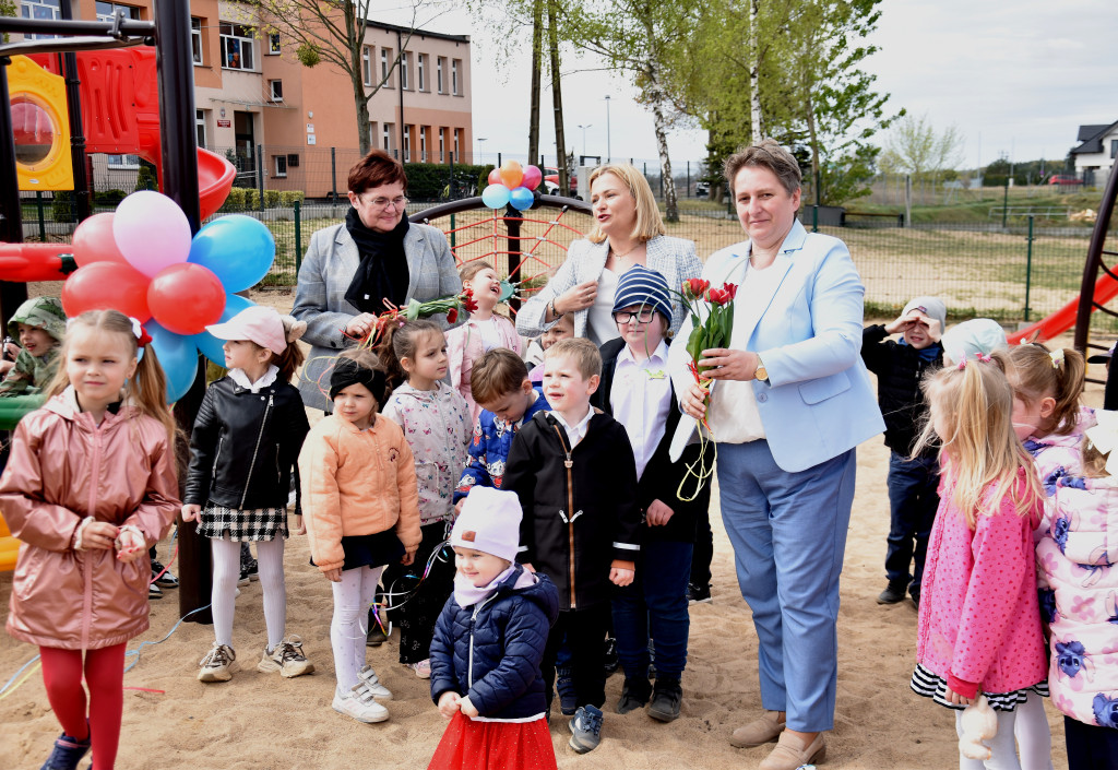 Oddanie placu zabaw w Zacharzynie