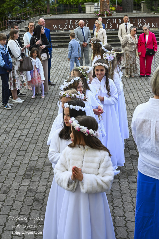 Pierwsza Komunia w kościele Świętej Rodziny w Pile