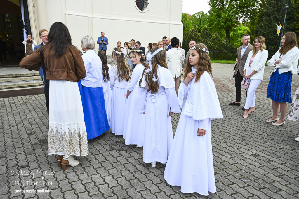 Pierwsza Komunia w kościele Świętej Rodziny w Pile