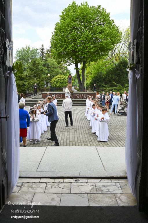 Pierwsza Komunia w kościele Świętej Rodziny w Pile