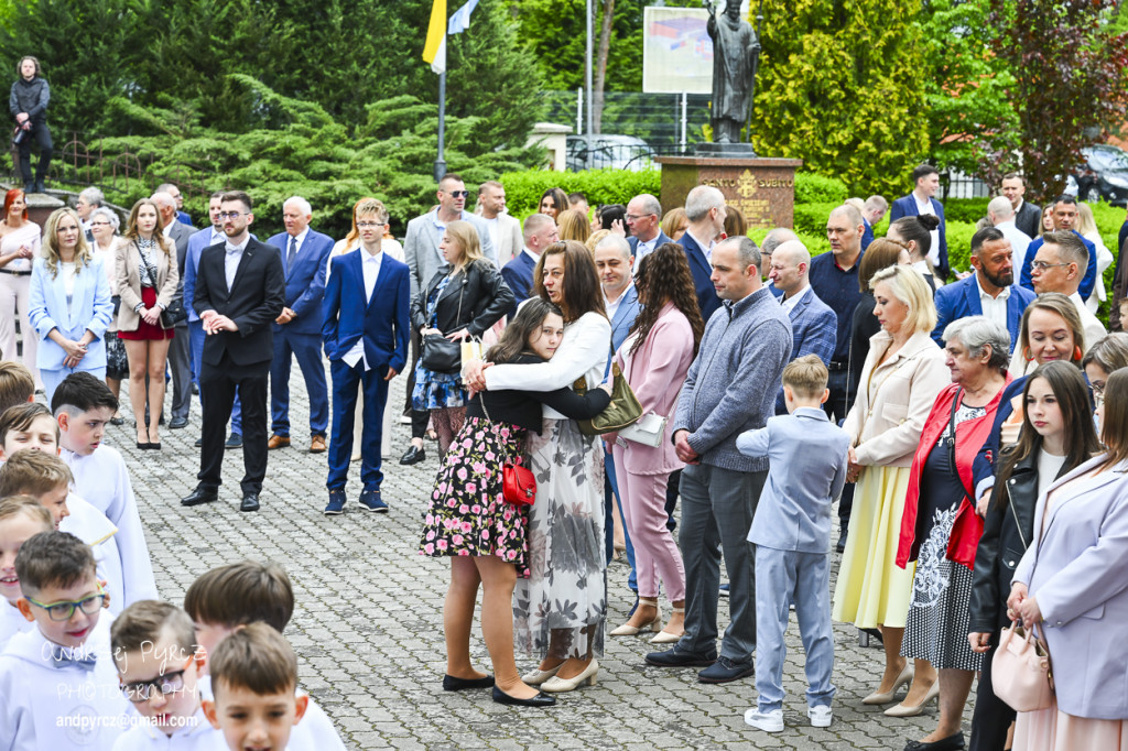 Pierwsza Komunia w kościele Świętej Rodziny w Pile