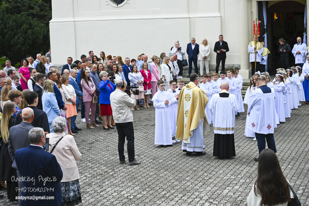 Pierwsza Komunia w kościele Świętej Rodziny w Pile
