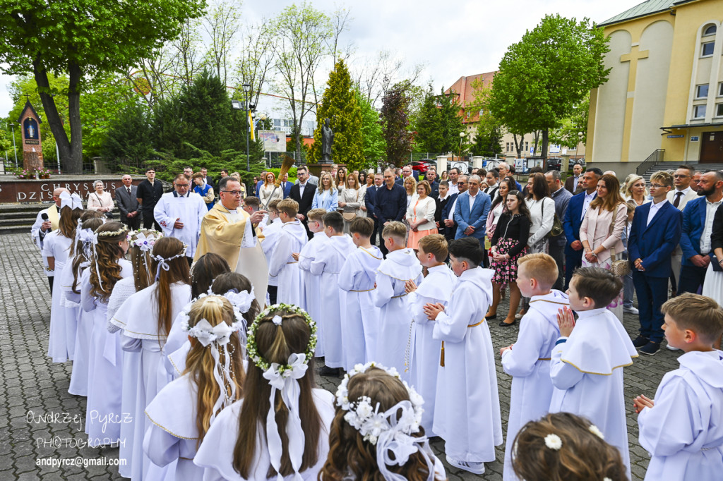 Pierwsza Komunia w kościele Świętej Rodziny w Pile