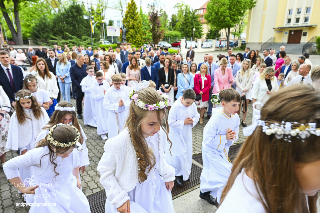 Pierwsza Komunia w kościele Świętej Rodziny w Pile