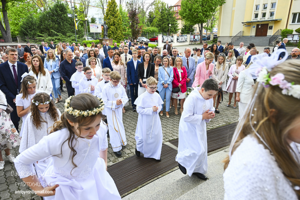 Pierwsza Komunia w kościele Świętej Rodziny w Pile