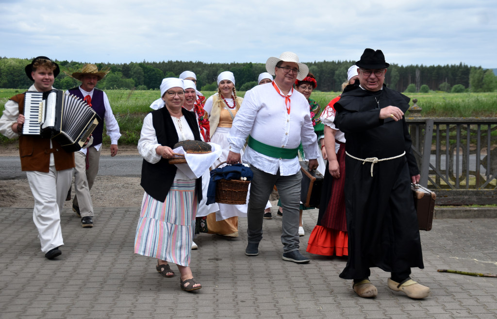 Folwarczna biesiada z dworskimi