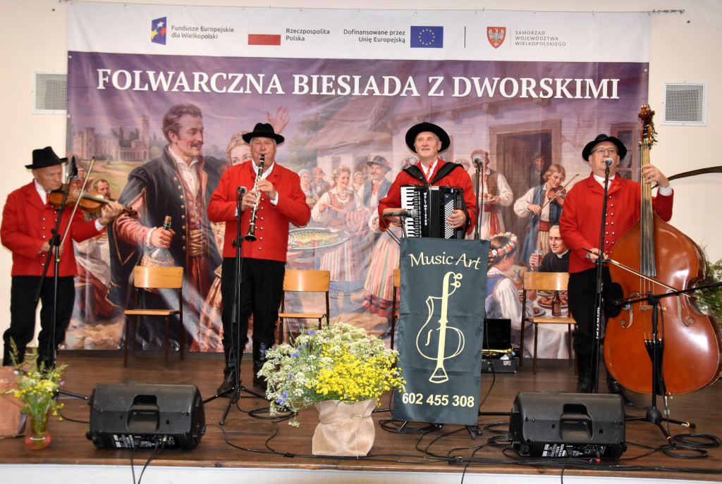 Folwarczna biesiada z dworskimi