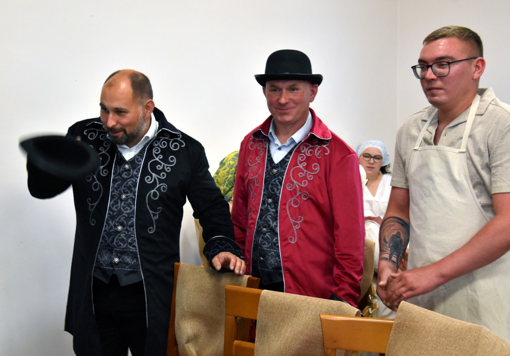 Folwarczna biesiada z dworskimi