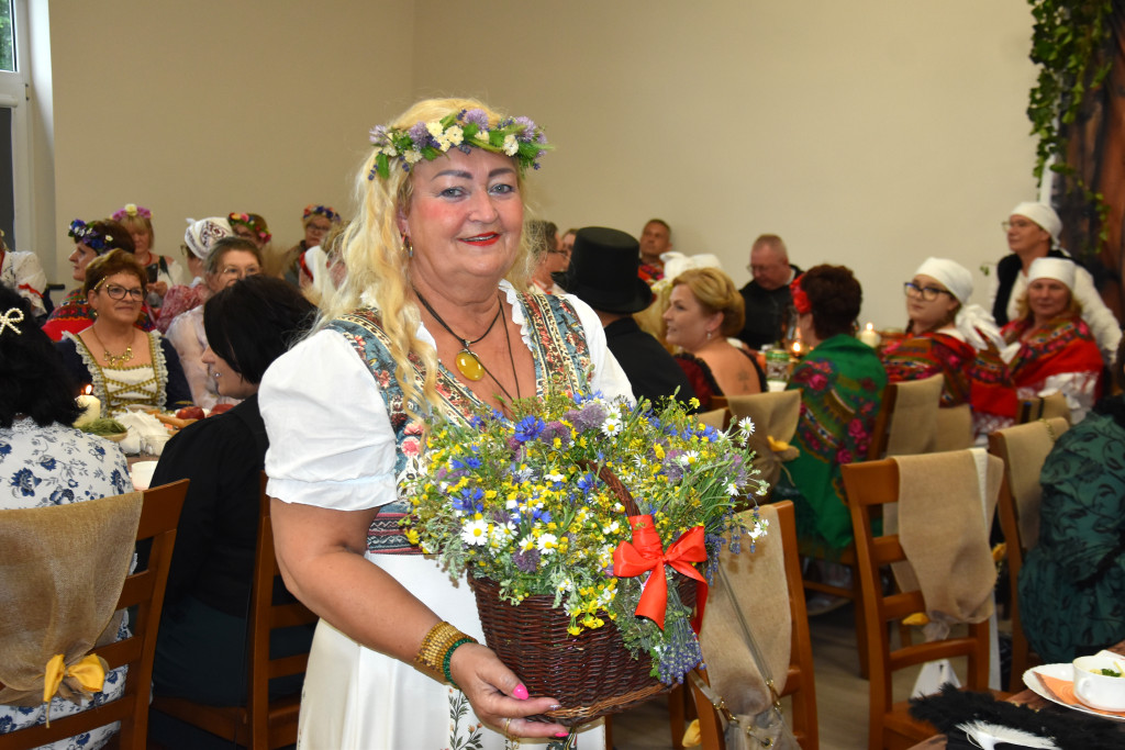 Folwarczna biesiada z dworskimi