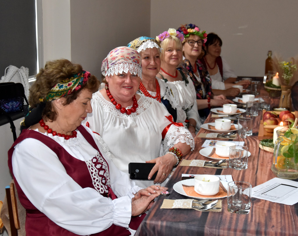 Folwarczna biesiada z dworskimi