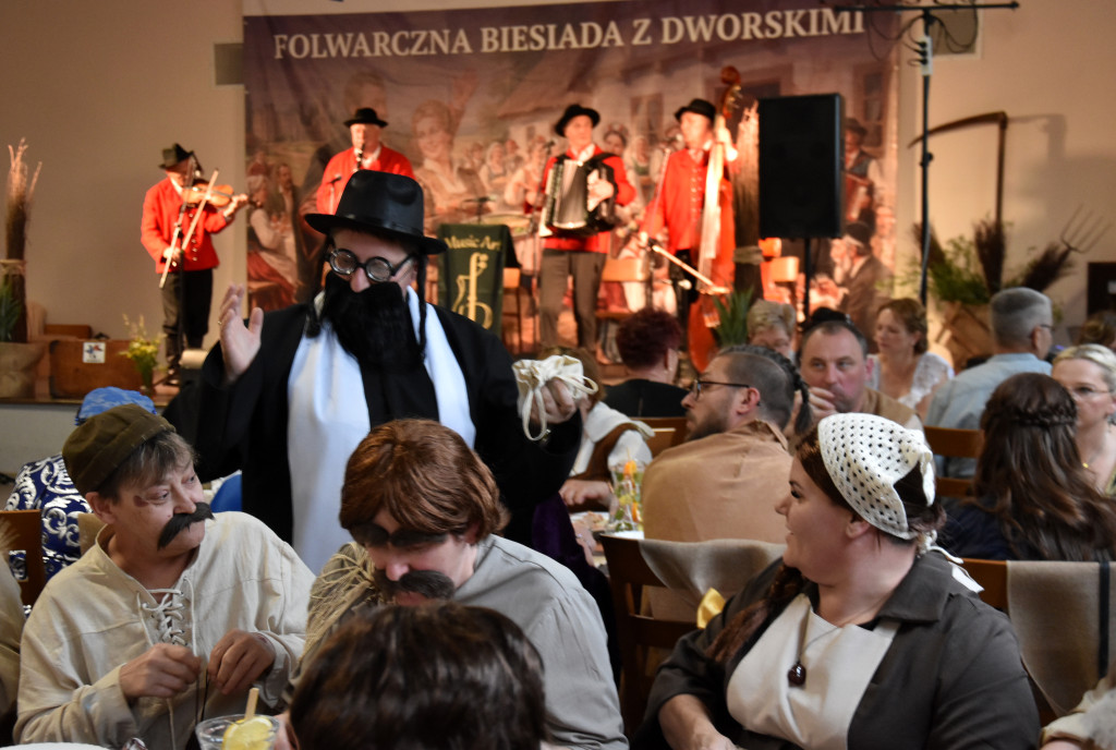 Folwarczna biesiada z dworskimi