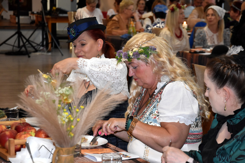 Folwarczna biesiada z dworskimi