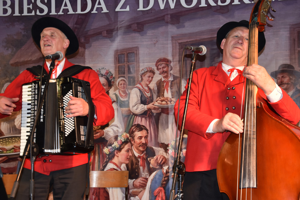 Folwarczna biesiada z dworskimi