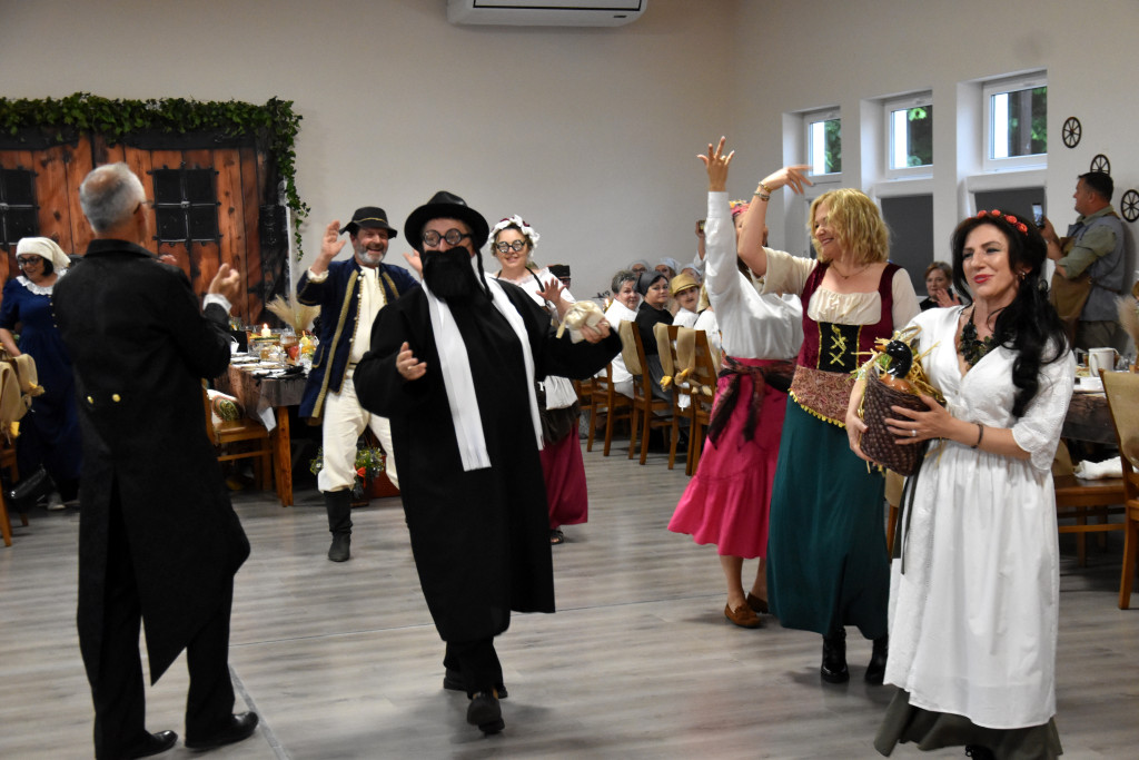 Folwarczna biesiada z dworskimi
