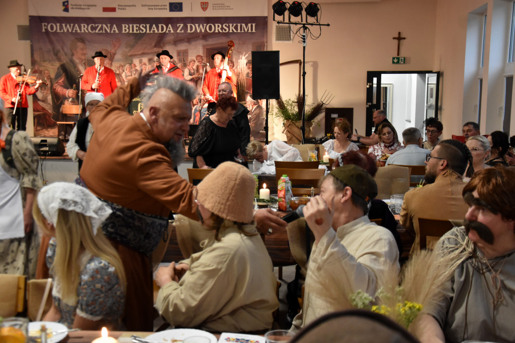 Folwarczna biesiada z dworskimi