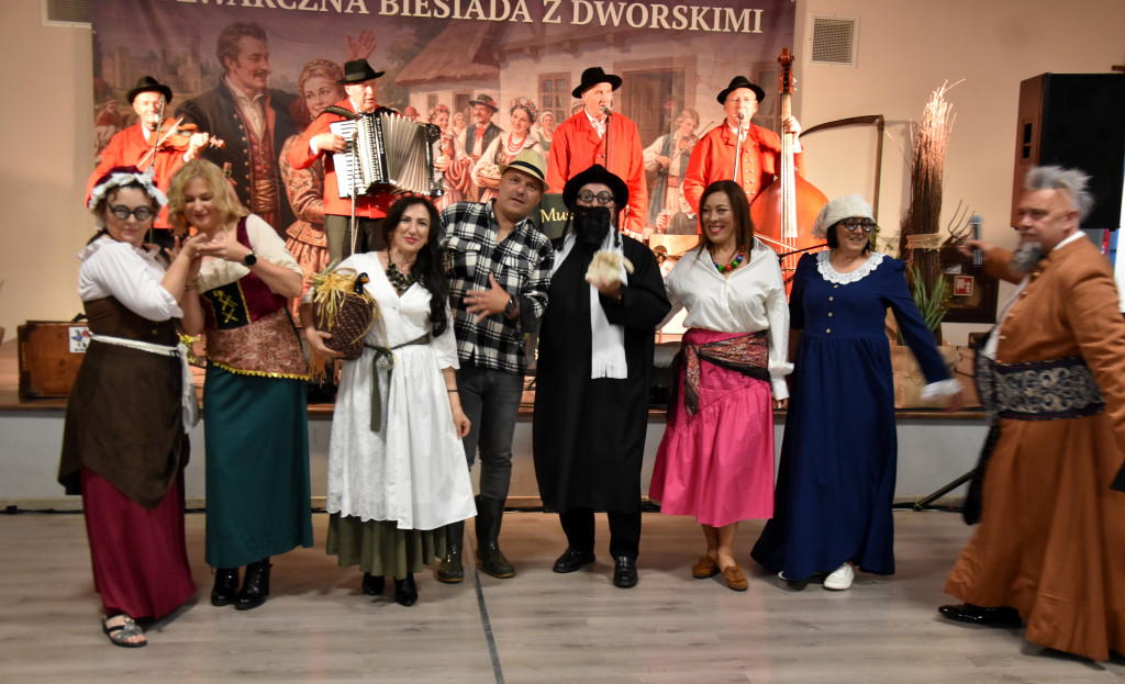 Folwarczna biesiada z dworskimi