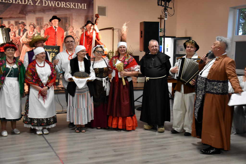 Folwarczna biesiada z dworskimi