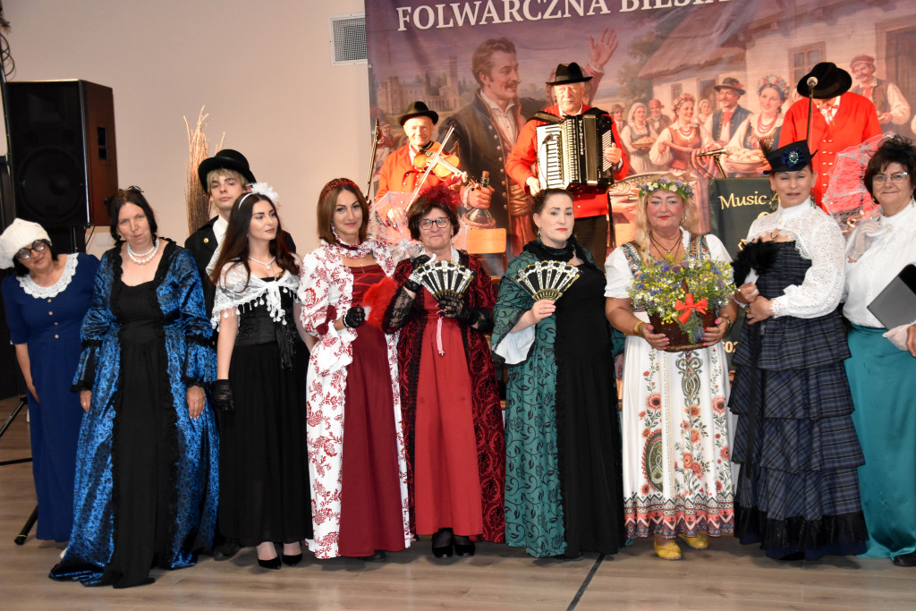 Folwarczna biesiada z dworskimi