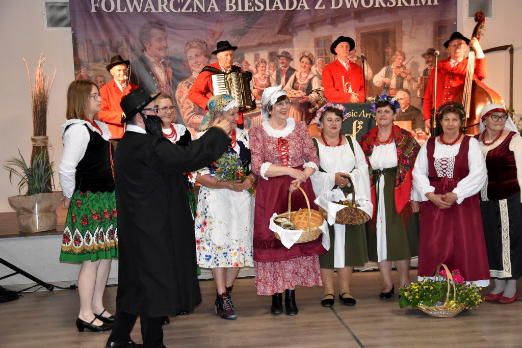 Folwarczna biesiada z dworskimi